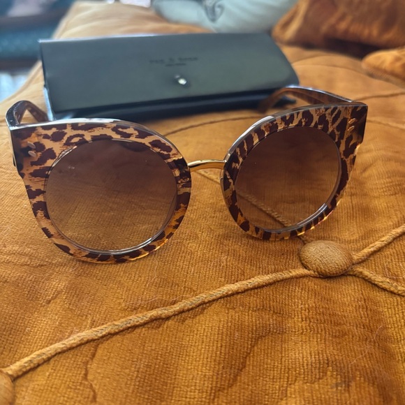 Stella McCartney Leopard Print Sunglasses - Picture 3 of 4
